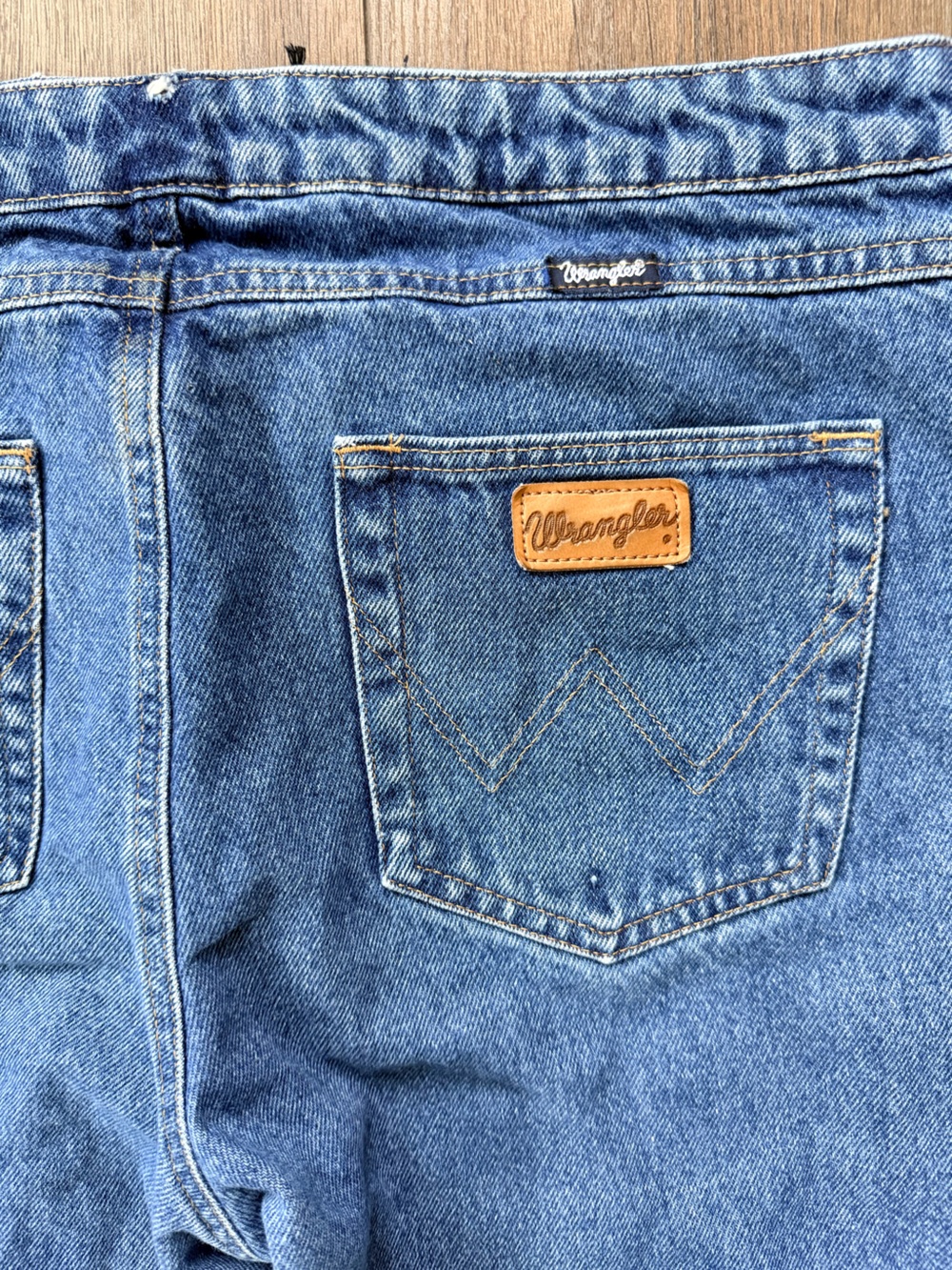 Y2K Wrangler Women's Blue Flare Jeans with Raw Hem Coastal Cowgirl Aesthetic - Picture 4 of 5